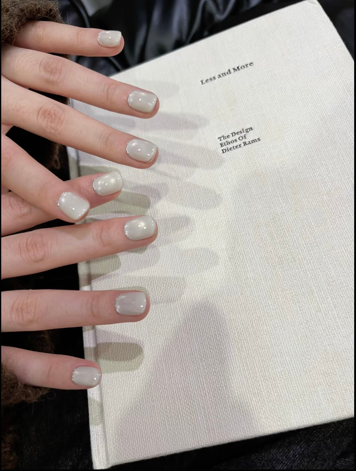 Silver Shell Solace | Mother-of-Pearl & Metallic Rim Nails