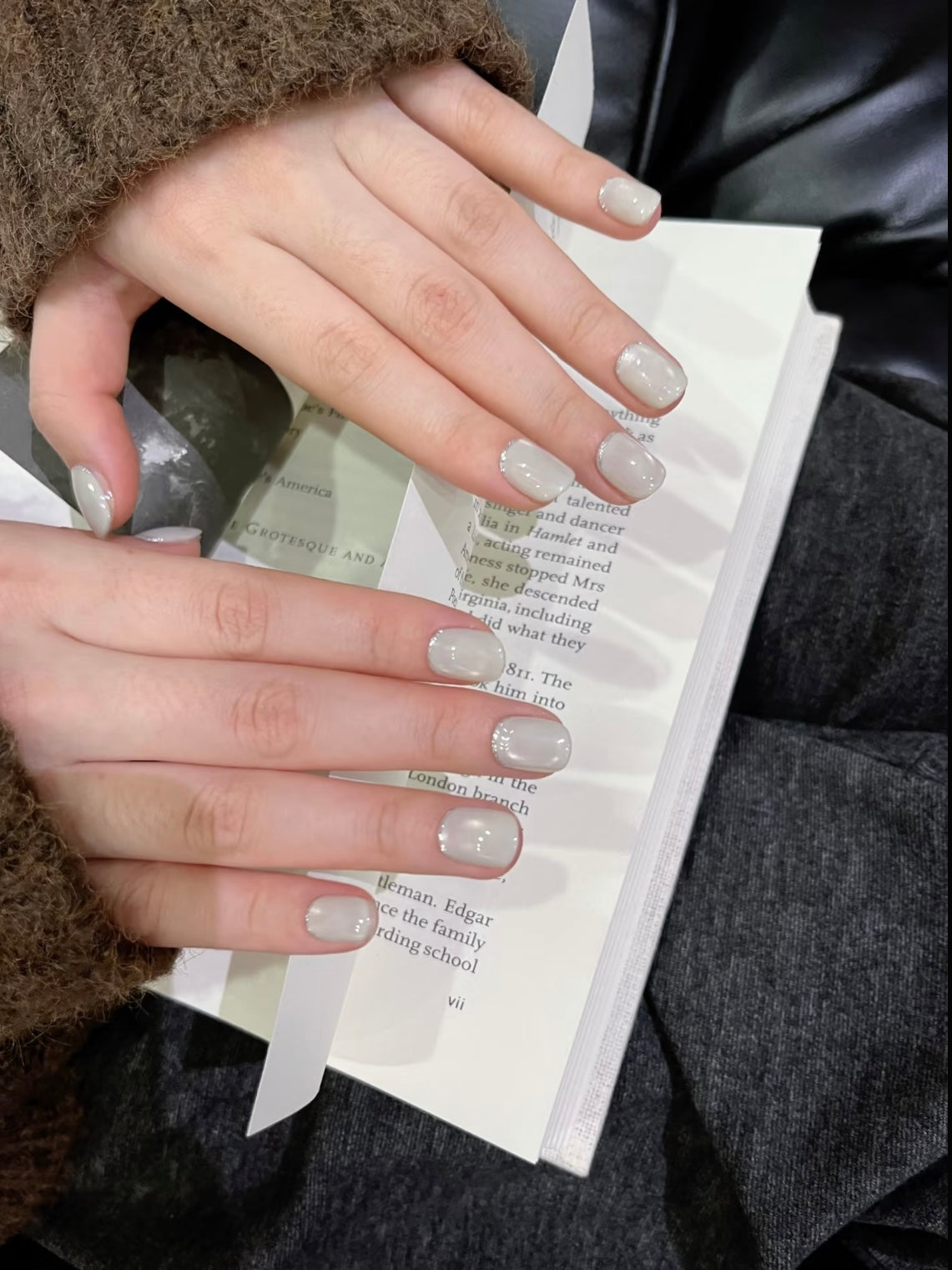 Silver Shell Solace | Mother-of-Pearl & Metallic Rim Nails
