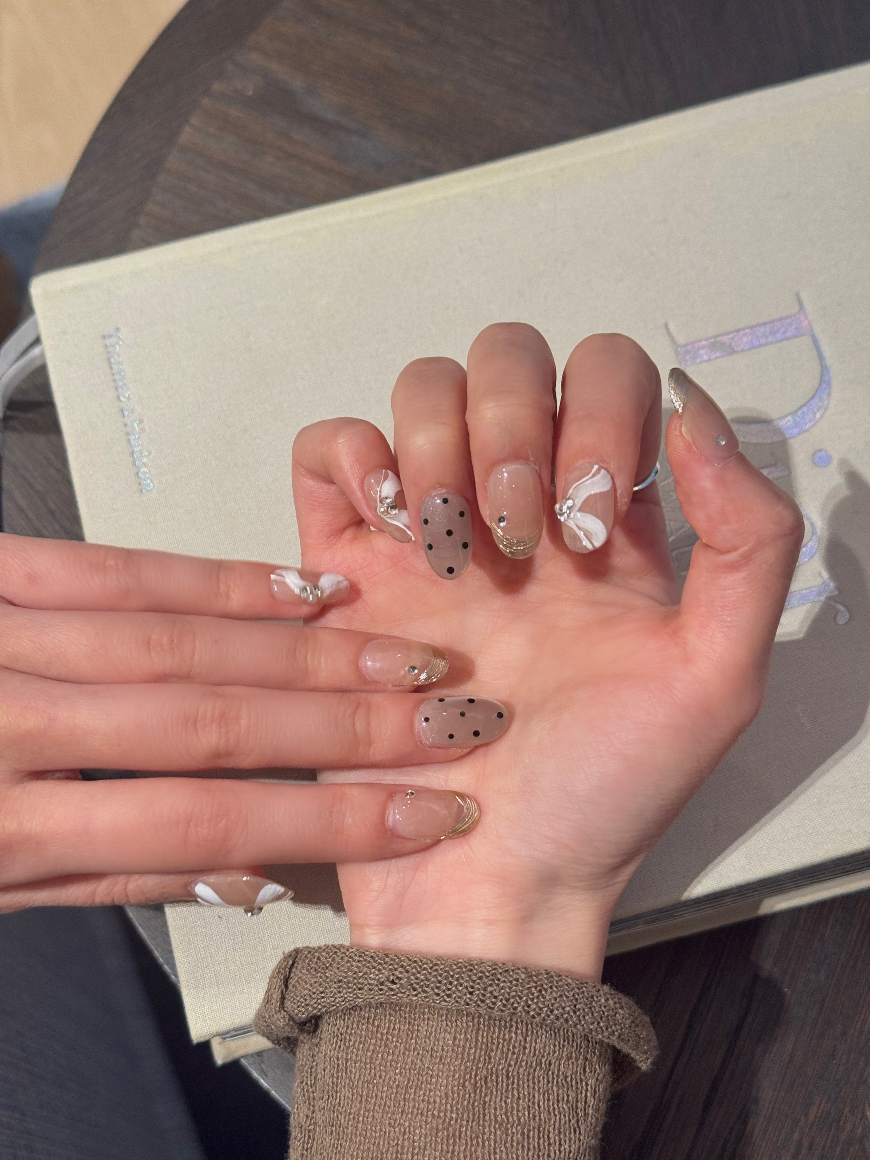 Chrome Nebula French | Polka Dot Cat-eye Press-on Nails