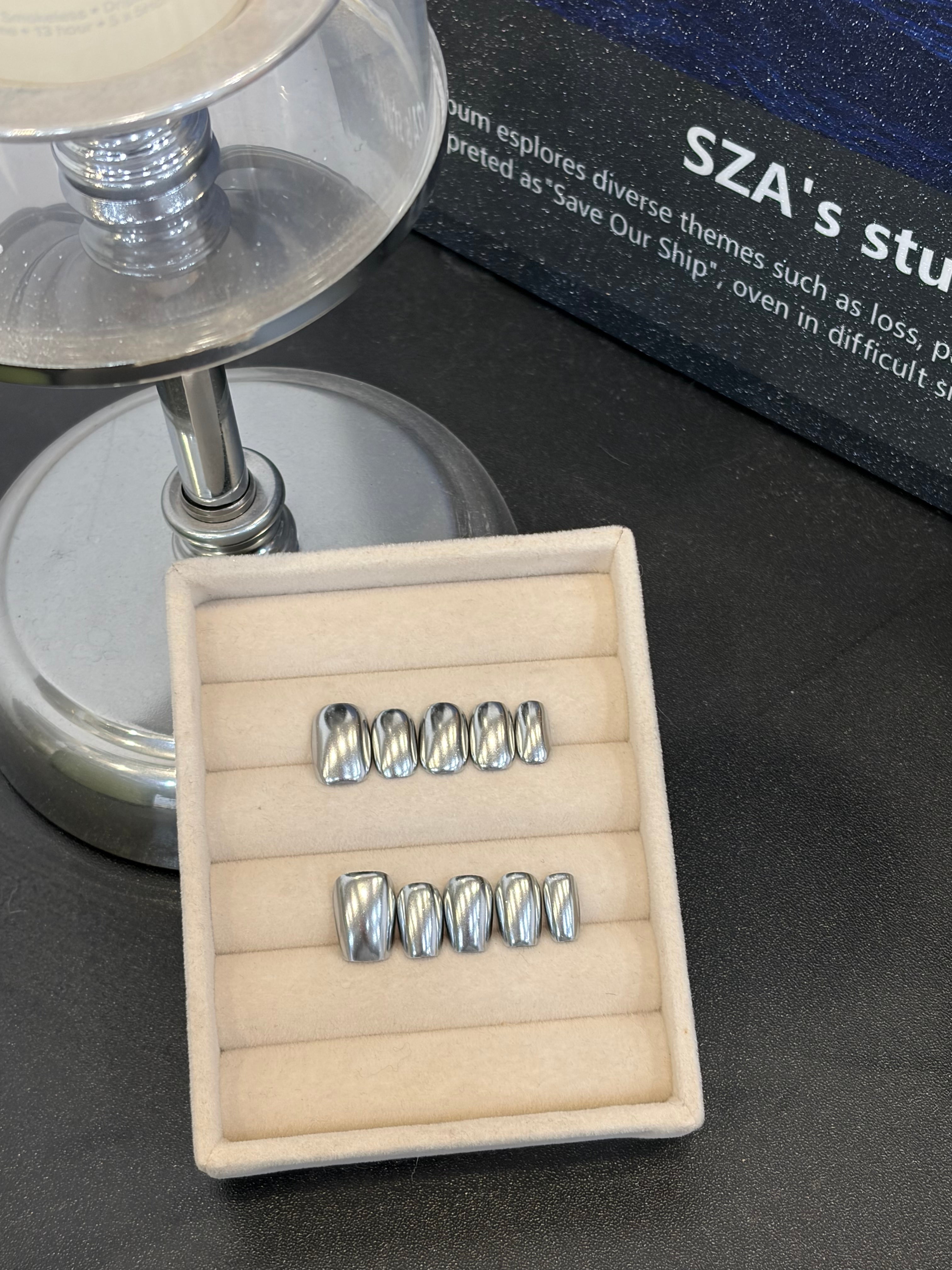 Liquid Silver Mirror | Full Chrome Short Square Nails