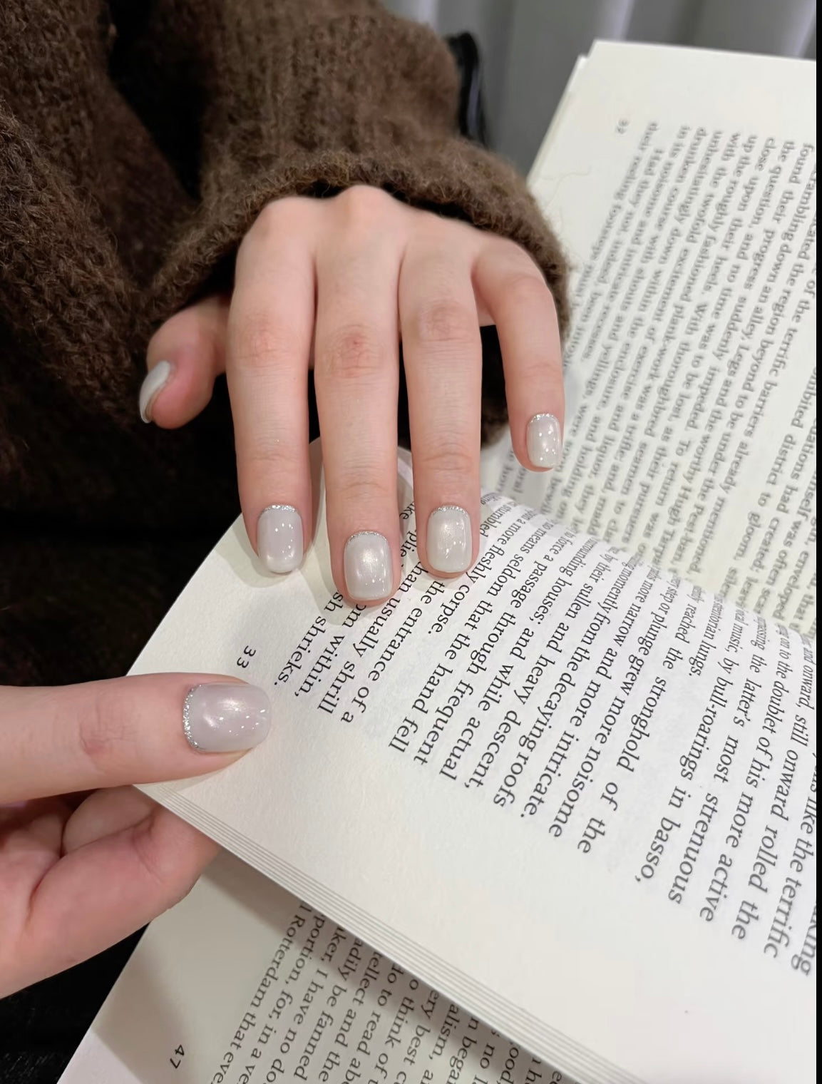 Silver Shell Solace | Mother-of-Pearl & Metallic Rim Nails